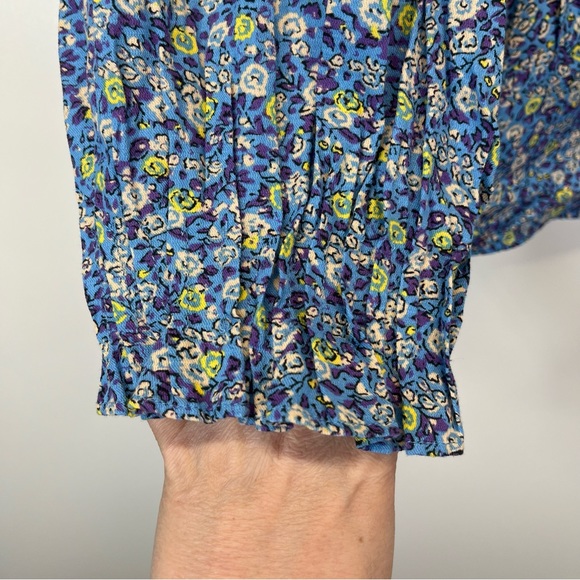 Universal Thread floral blouse blue - XXL. Nothing wrong with it just too big. - Picture 8 of 10